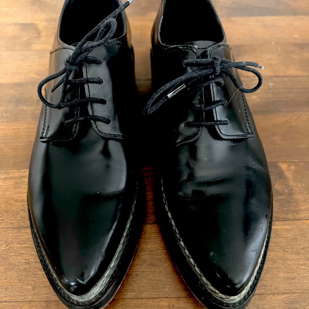 Beautiful derby Acné,I wore them 2 times but it’s not my style.Perfect condition